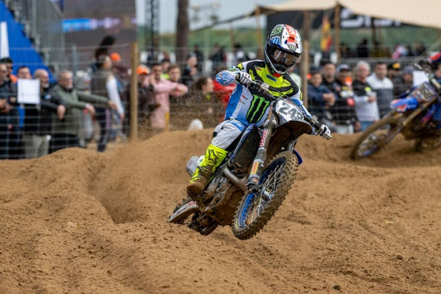 Tim Gajser (243) je na VN Andaluzije na mehki mivki prišel do tretjega mesta na dirki in prvič, odkar vozi z Yamaho, stal na zmagovalnem odru.