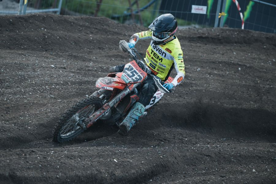 Jan Pancar (253) je na zadnji dirki svetovnega prvenstva razreda MXGP v Trentinu osvojil 14. mesto, zdaj pa ga bodo gledalci lahko videli tudi v Mačkovcih.