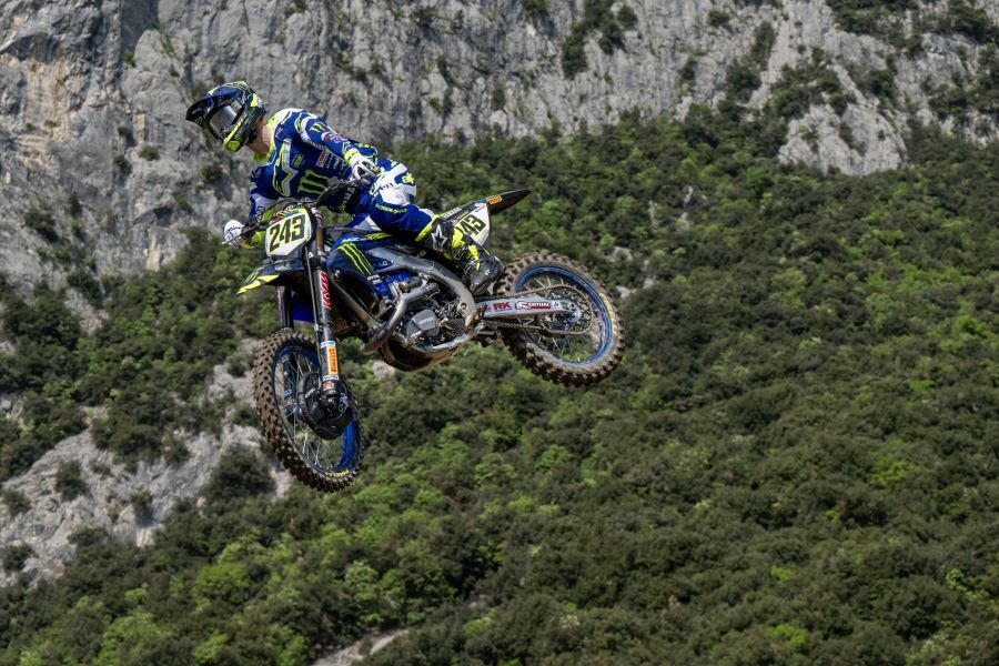 Tim Gajser (243) je dobil drugo vožnjo na progi Ciclamino na VN Trentina v razredu MXGP.