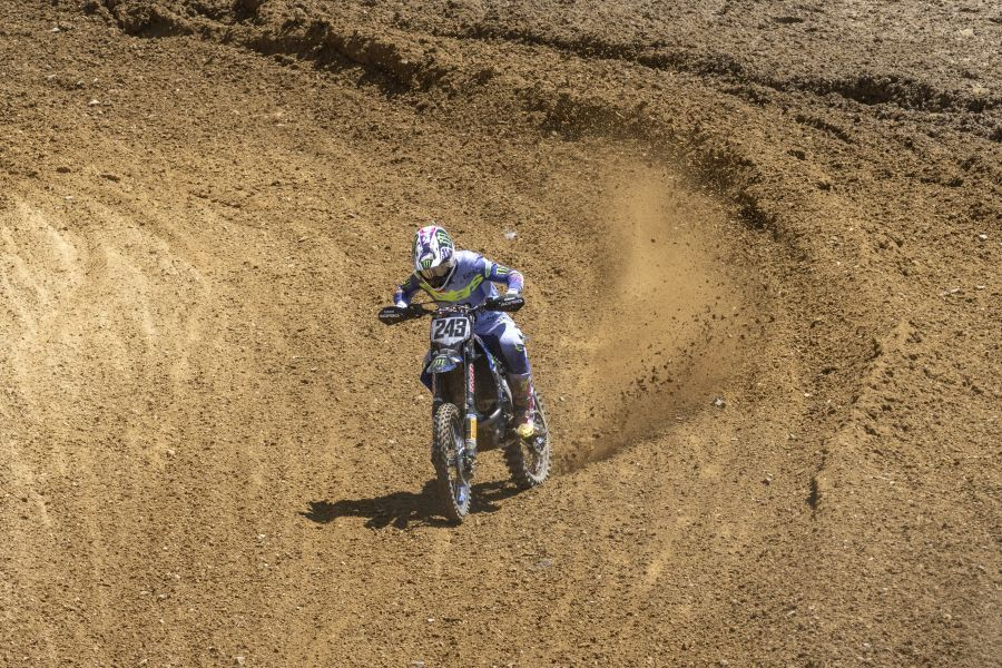Tim Gajser (243) se je na dirki v Fokhillsu pripeljal na oder za zmagovalce, četrtič v letošnji sezoni.