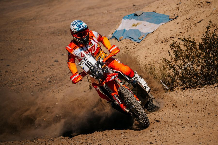 Toni Mulec (16) je tudi na preizkušnji v Argentini dokazal, da sodi v svetovni vrh netovarniških voznikov v razredu rally 2. (Foto/Facebook)
