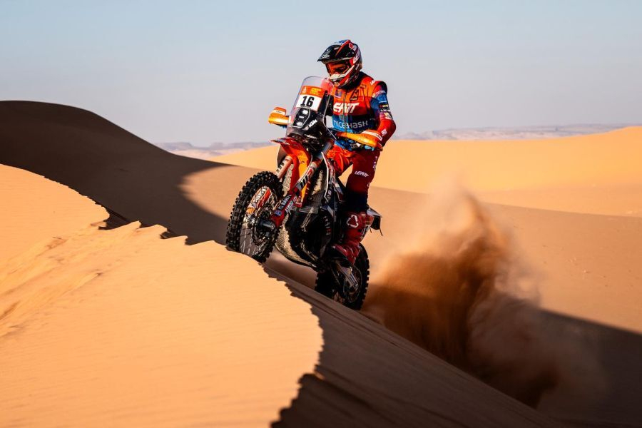 Toni Mulec (16) je po devetih etapah 48. relija Dakar v skupnem seštevku v absolutni konkurenci na 10. mestu.