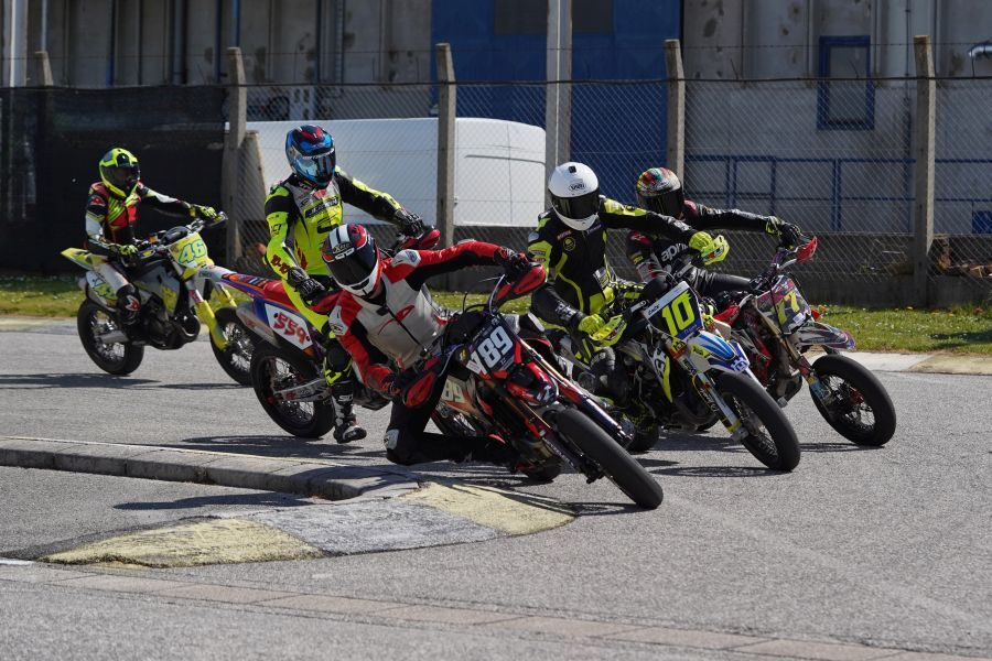 Uvodna dirka sezone v mini cestno hitrostnem motociklizmu je prinesla zelo zanimive in napete obračune v Vrtojbi.
