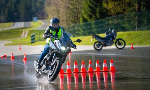 Na motorju: Pravi blagoslov je le znanje!