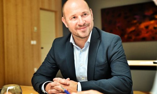 Mobilni pogovor: “Nazaj na kočije pa res ne bomo šli!”