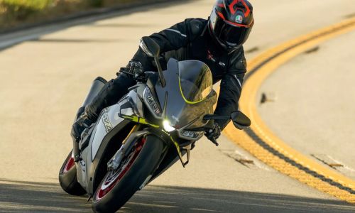 AMZS test petih motorističnih telovnikov z vgrajenimi varnostnimi mehi