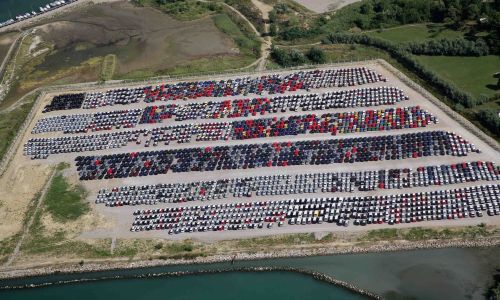 Slovenski avtomobilski trg v letu 2025