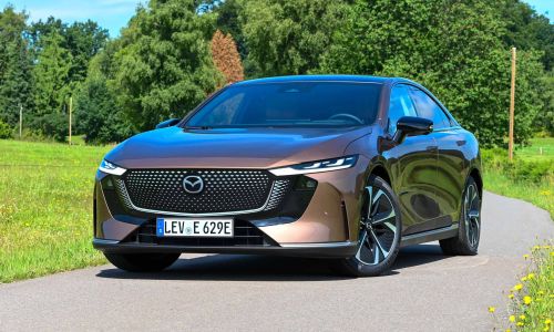 Za volanom:  Mazda 6e