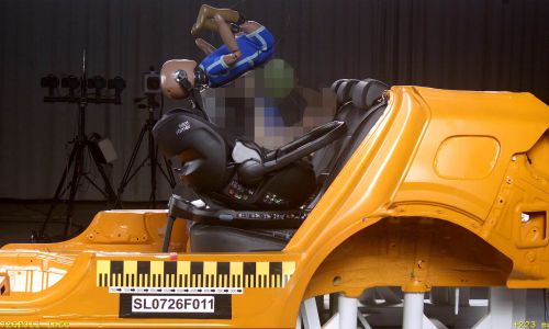 Opozorilo: nevarna otroška varnostna sedeža!