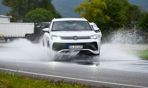 Avtomobilska treking obutev