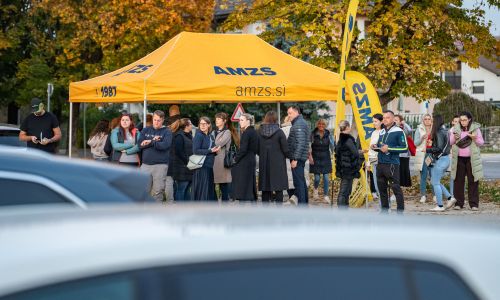 Film F1 v AMZS drive-in kinu navdušil tudi v Celju