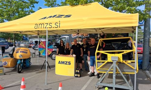 Drive-in kino in druženje na 8. Slovenskem youngtimer srečanju v Ljubljani