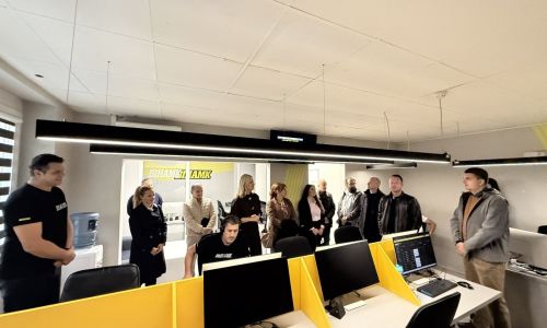 Predstavniki informacijskih centrov avtomobilskih klubov regije na strokovnem srečanju v Sarajevu