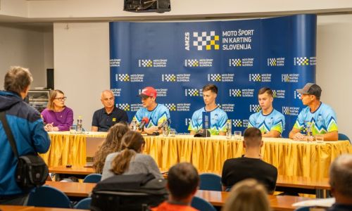 Slovenska motokros reprezentanca pred Pokalom narodov na novinarski konferenci