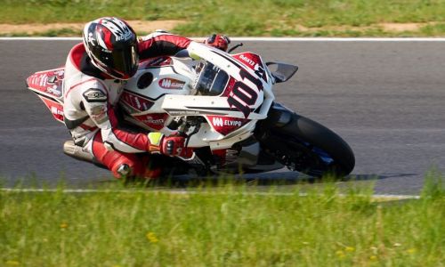 Cestno hitrostni motociklisti na Madžarskem, Gajser in Pancar v Angliji