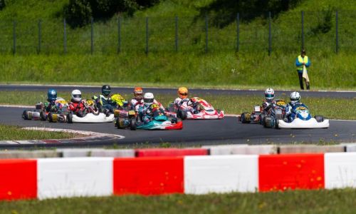Lepo vreme in zanimivi obračuni na karting dirki v Slovenji vasi