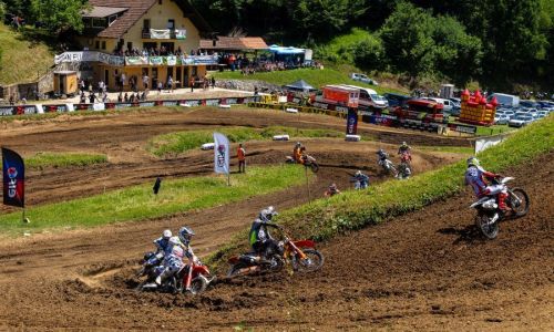 Konec tedna motokros dirka in preizkušnja v cestno hitrostnem motociklizmu