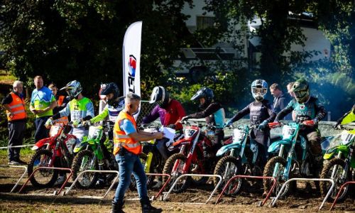 Zahtevne razmere na Prilipah niso ustavile motokrosistov
